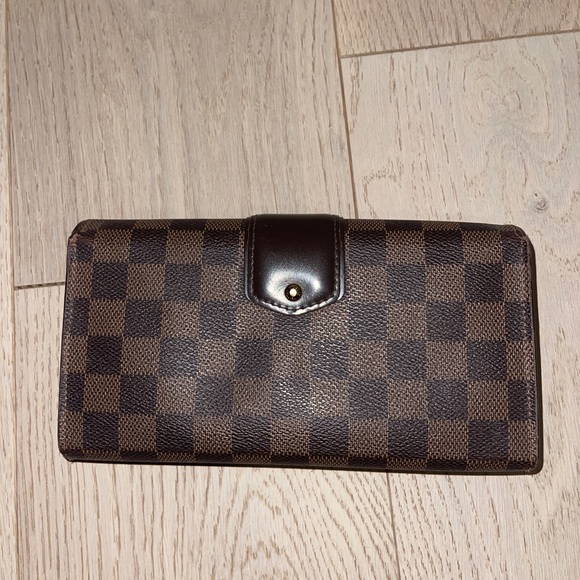 Louis Vuitton Wallet - Picture 4 of 5
